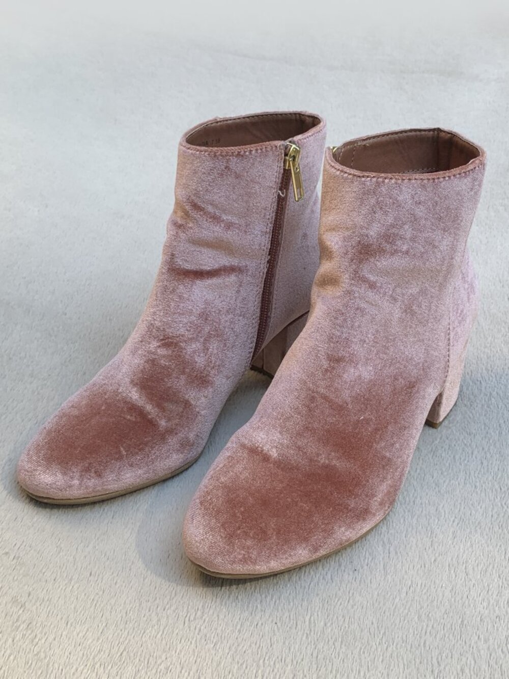 Steve Madden Holster Blush Velvet Velveteen Booties Sz 7.5